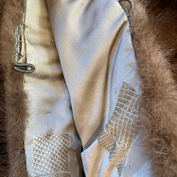 Vintage Mink Fur Shawl. Maker is Albert Furs since 1929 - Picture 4 of 7